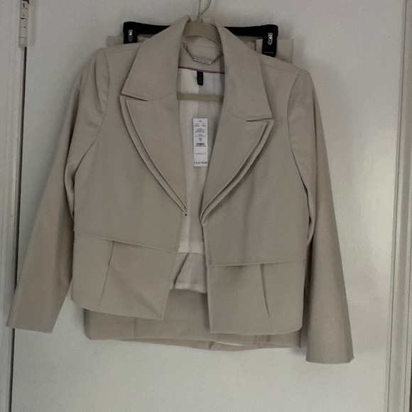 WHBM soft cream fully lined suit size 10 blazer/8 skirt, NWT - Picture 1 of 12
